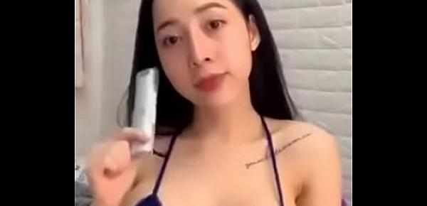  Uyên Mi Uplive vếu to đá lưỡi sexy 18